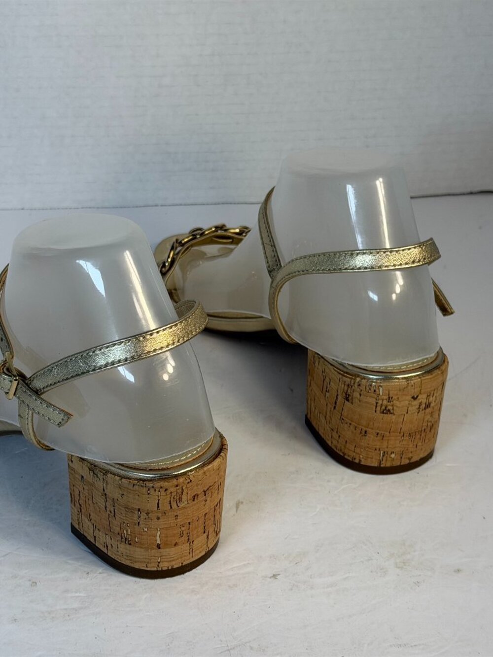 Women's size 8 Golden sandals - Picture 9 of 16